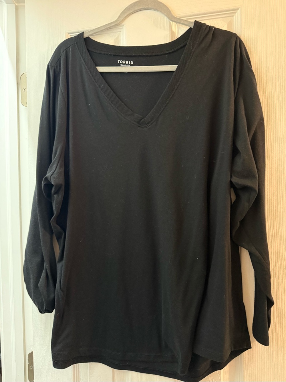 torrid Black V-Neck Long Sleeve Tee